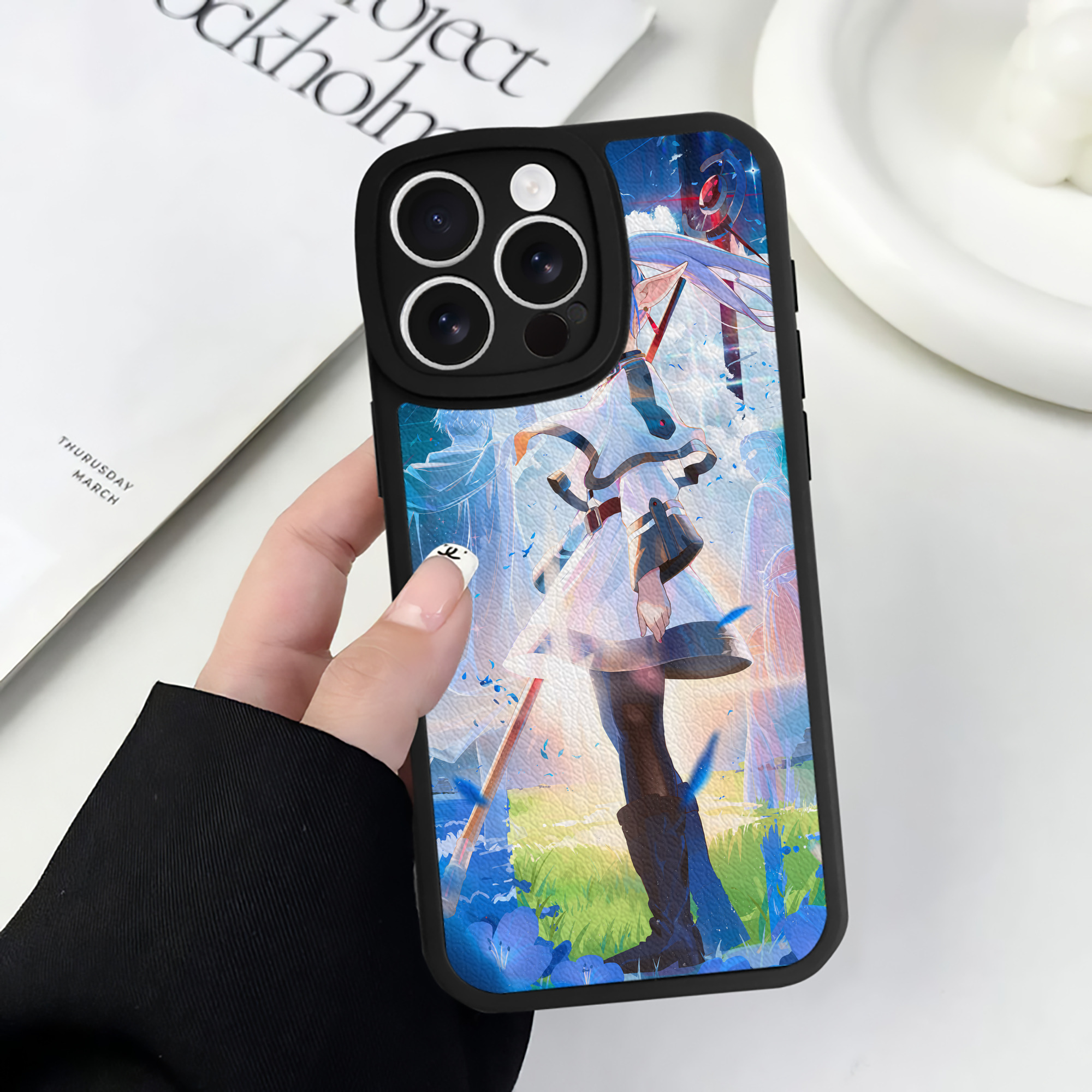（画像用） 葬送のフリーレン Frieren 【iPhone 16シリーズ対応】シリコンスマホケース（レザー調） 材質：シリコン